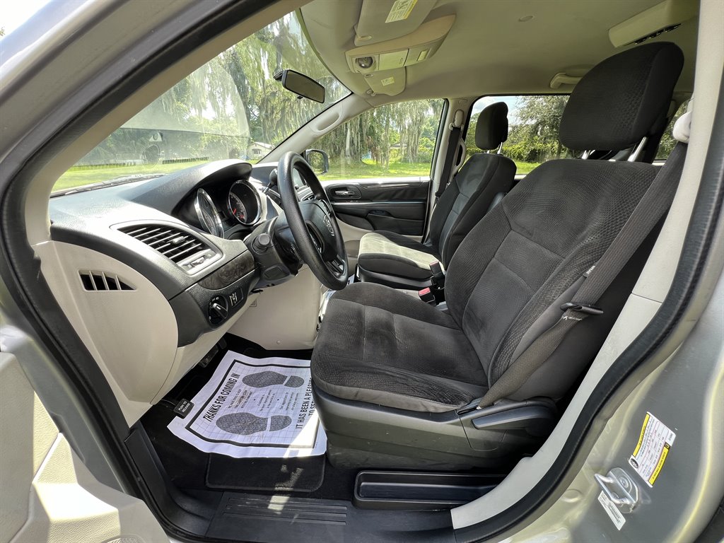 2018 Dodge Grand Caravan - $8,995