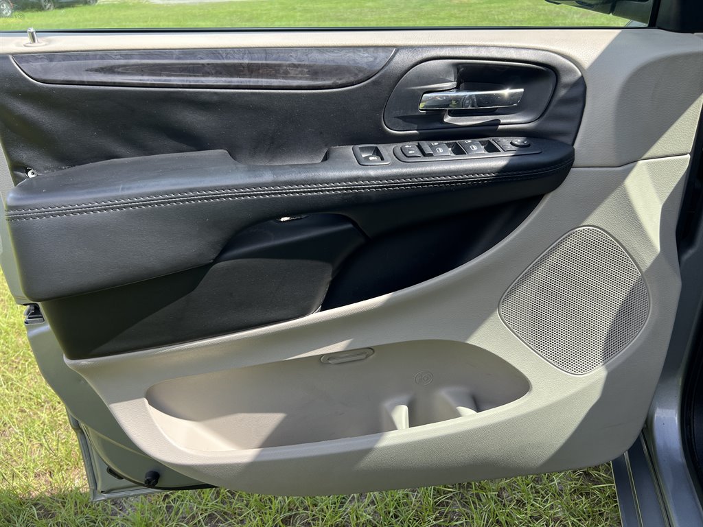 2018 Dodge Grand Caravan - $8,995