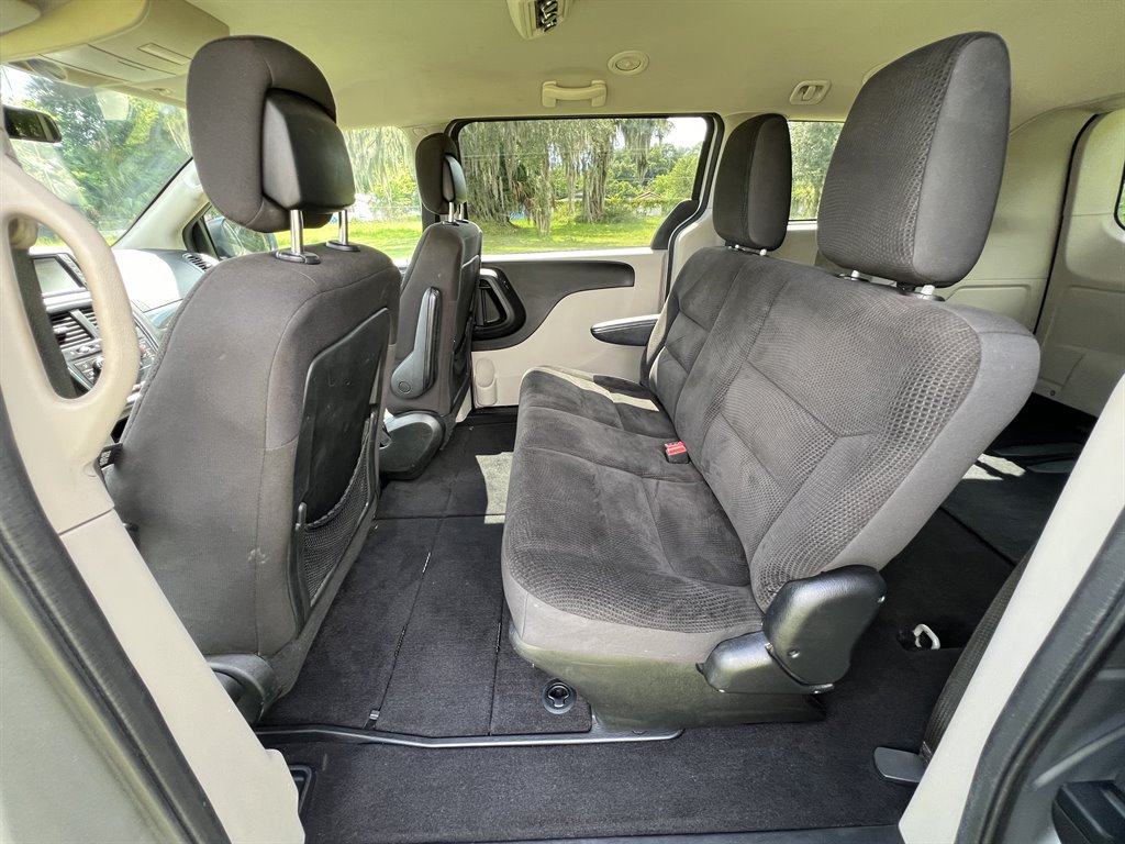 2018 Dodge Grand Caravan - $8,995