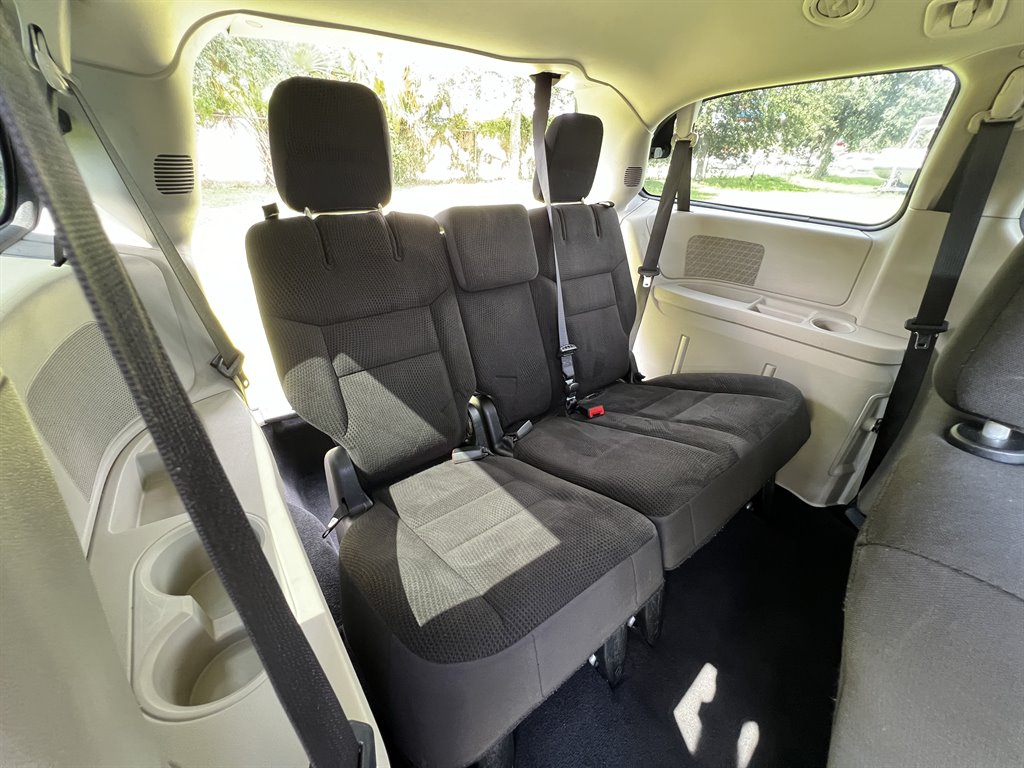 2018 Dodge Grand Caravan - $8,995
