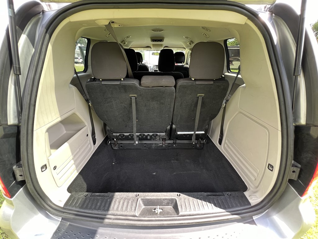 2018 Dodge Grand Caravan - $8,995