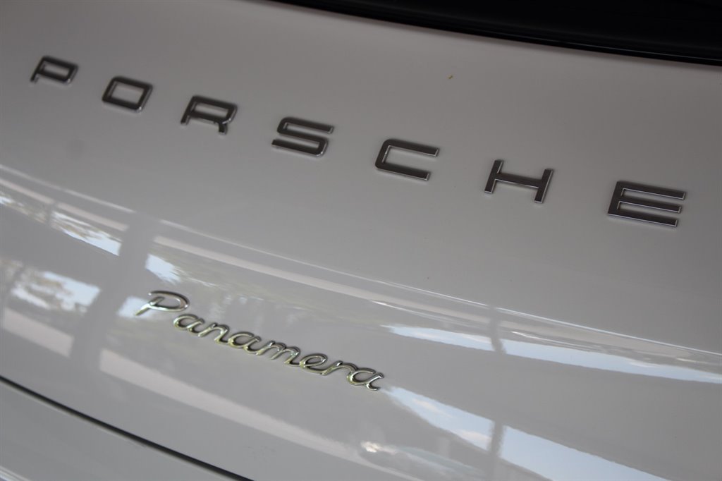 2016 Porsche Panamera photo