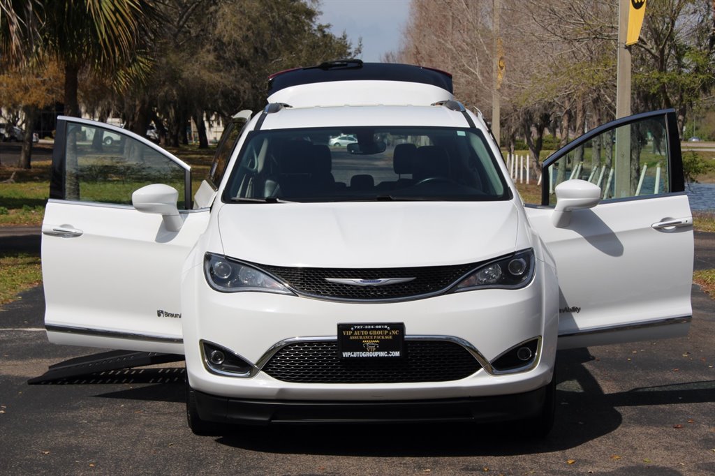 2020 Chrysler Pacifica Touring L photo