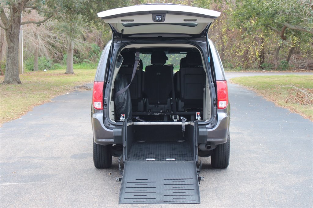 2019 Dodge Grand Caravan - $28,995