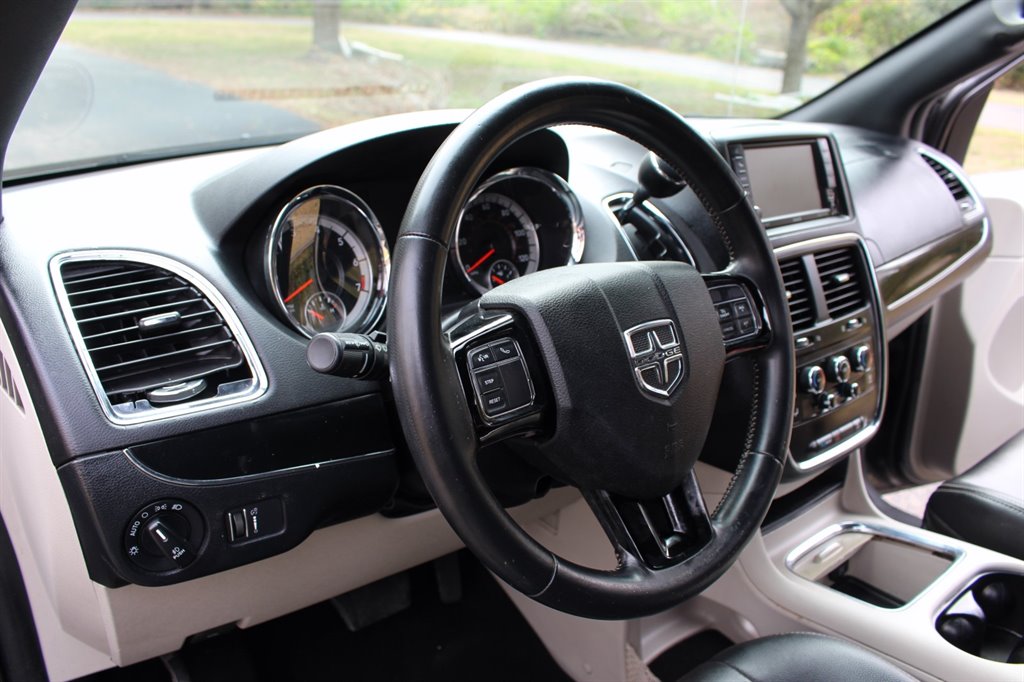 2019 Dodge Grand Caravan - $28,995