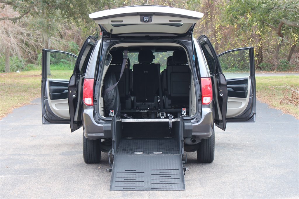 2019 Dodge Grand Caravan - $28,995
