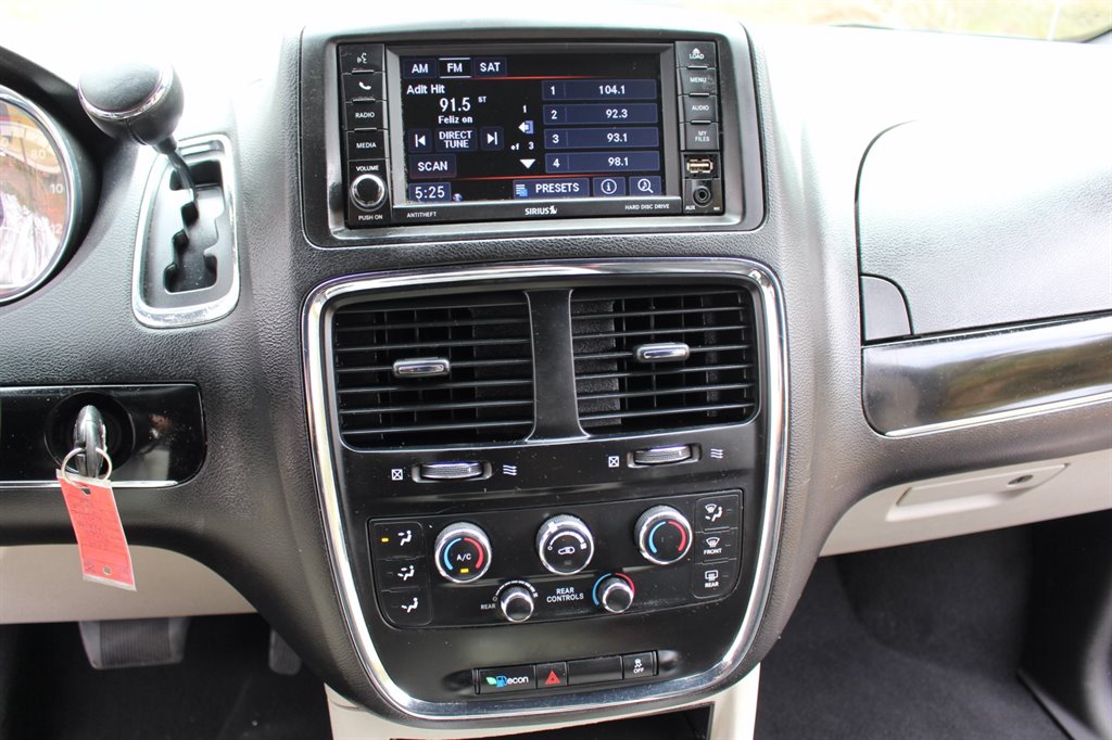 2019 Dodge Grand Caravan - $28,995