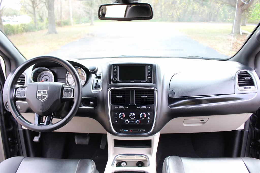 2019 Dodge Grand Caravan - $28,995