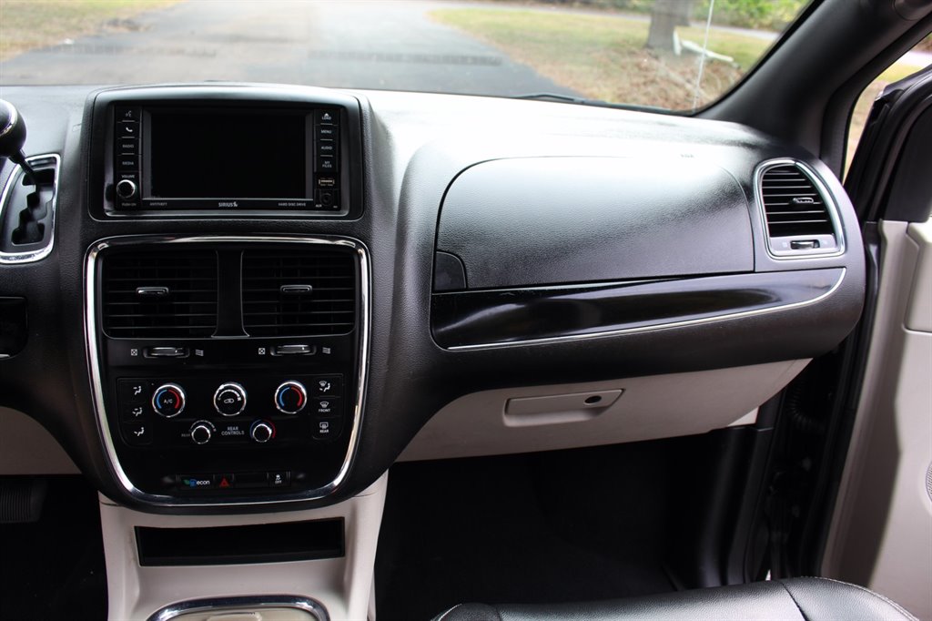 2019 Dodge Grand Caravan - $28,995