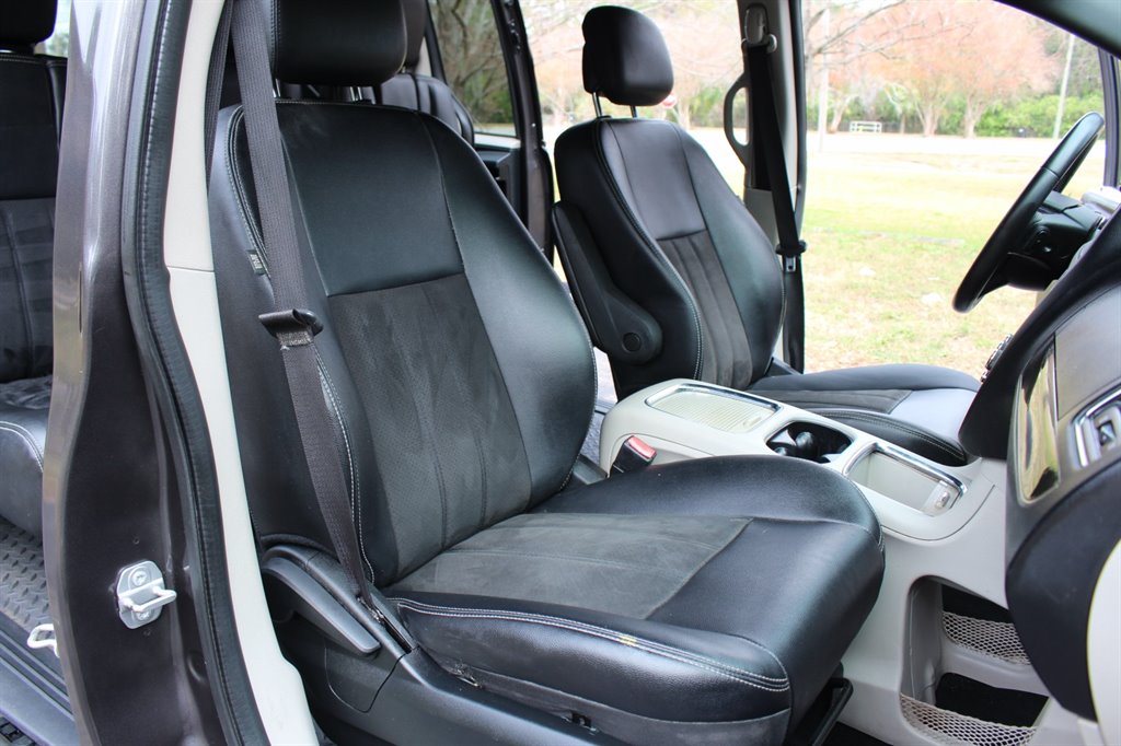2019 Dodge Grand Caravan - $28,995