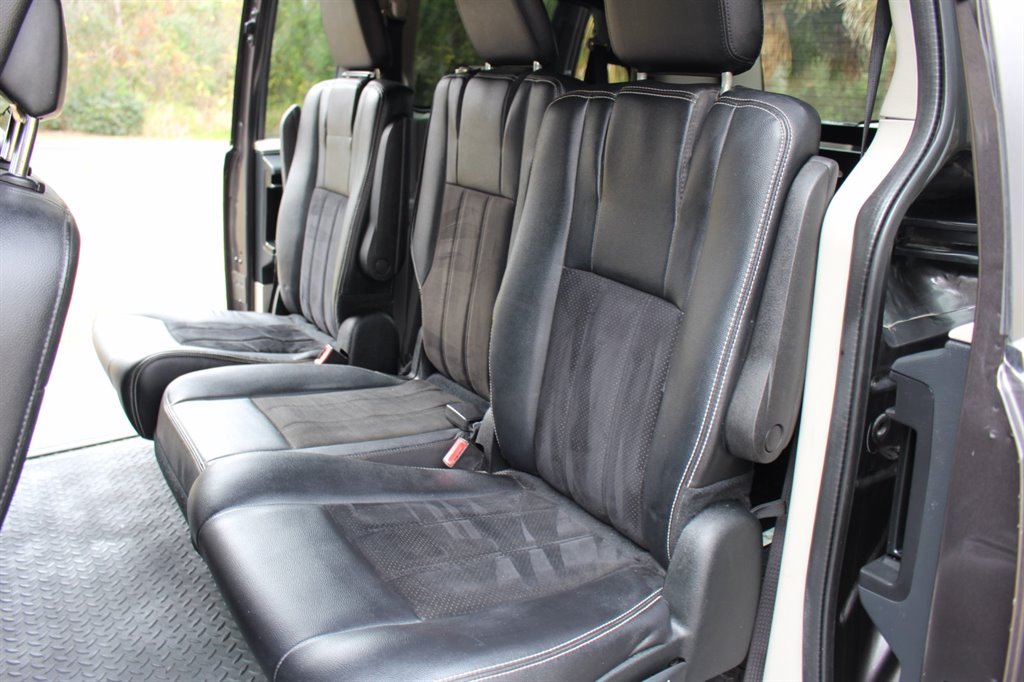 2019 Dodge Grand Caravan - $28,995