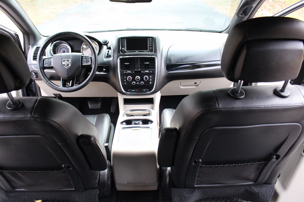 2019 Dodge Grand Caravan - $28,995