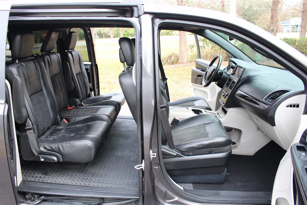 2019 Dodge Grand Caravan - $28,995