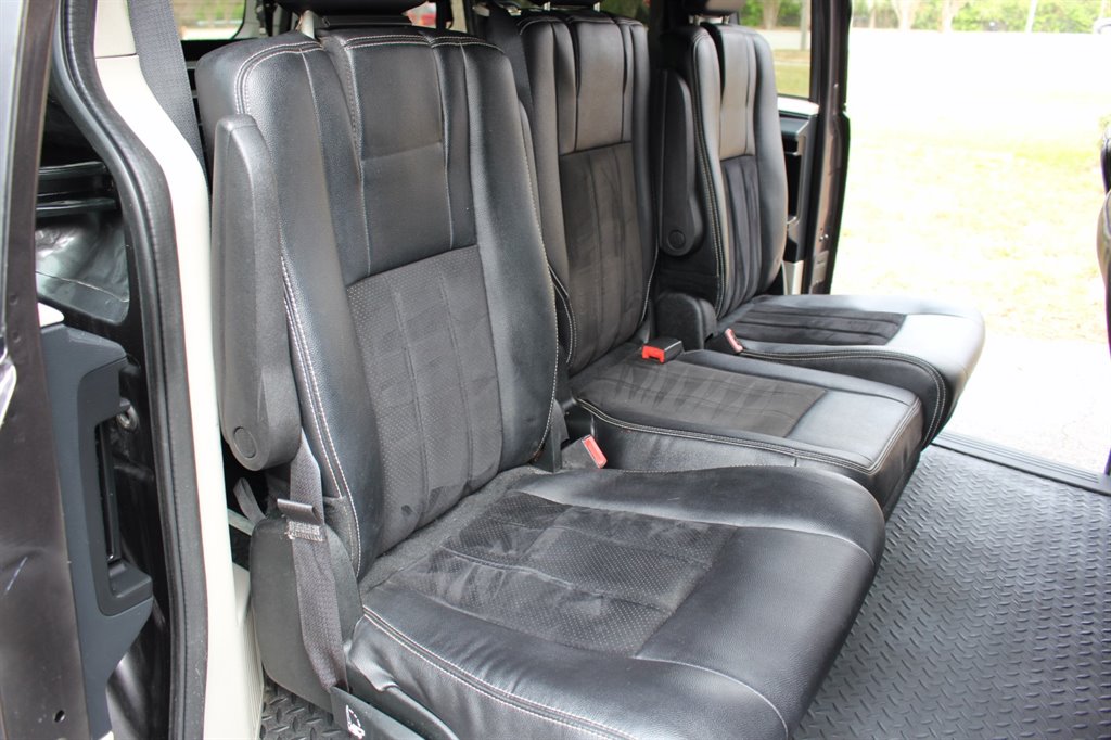 2019 Dodge Grand Caravan - $28,995