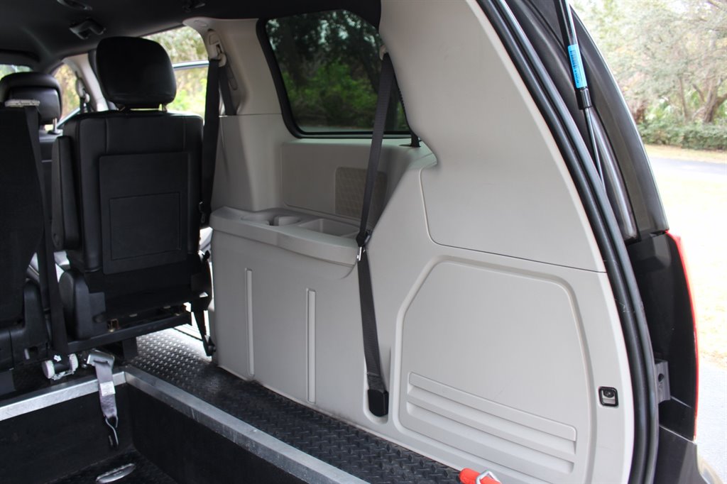 2019 Dodge Grand Caravan - $28,995