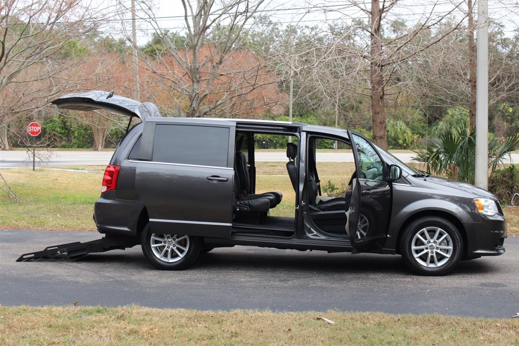 2019 Dodge Grand Caravan - $28,995