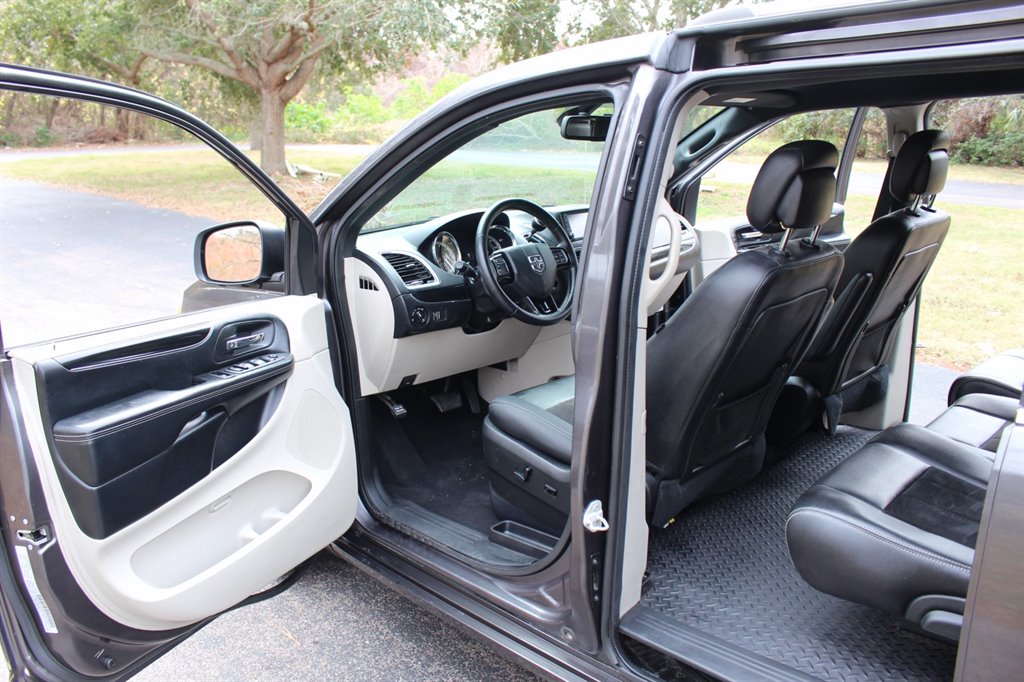 2019 Dodge Grand Caravan - $28,995
