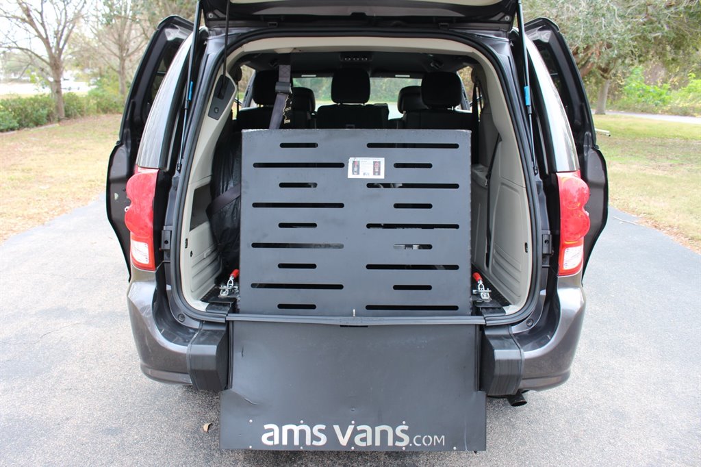 2019 Dodge Grand Caravan - $28,995