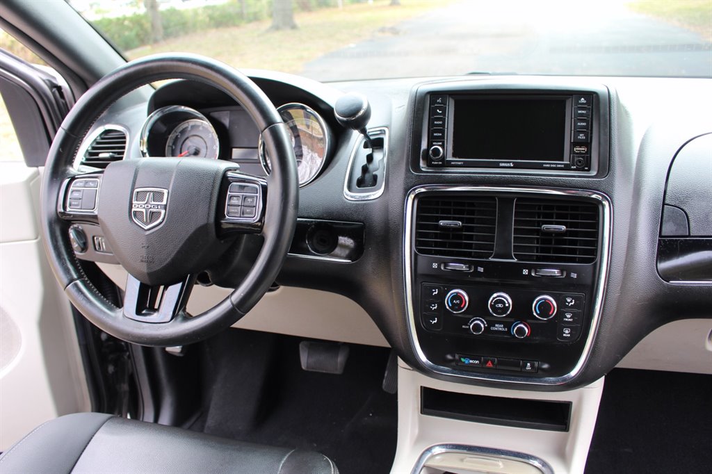 2019 Dodge Grand Caravan - $28,995