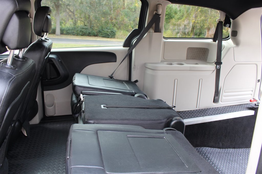 2019 Dodge Grand Caravan - $28,995