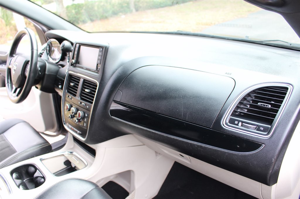 2019 Dodge Grand Caravan - $28,995