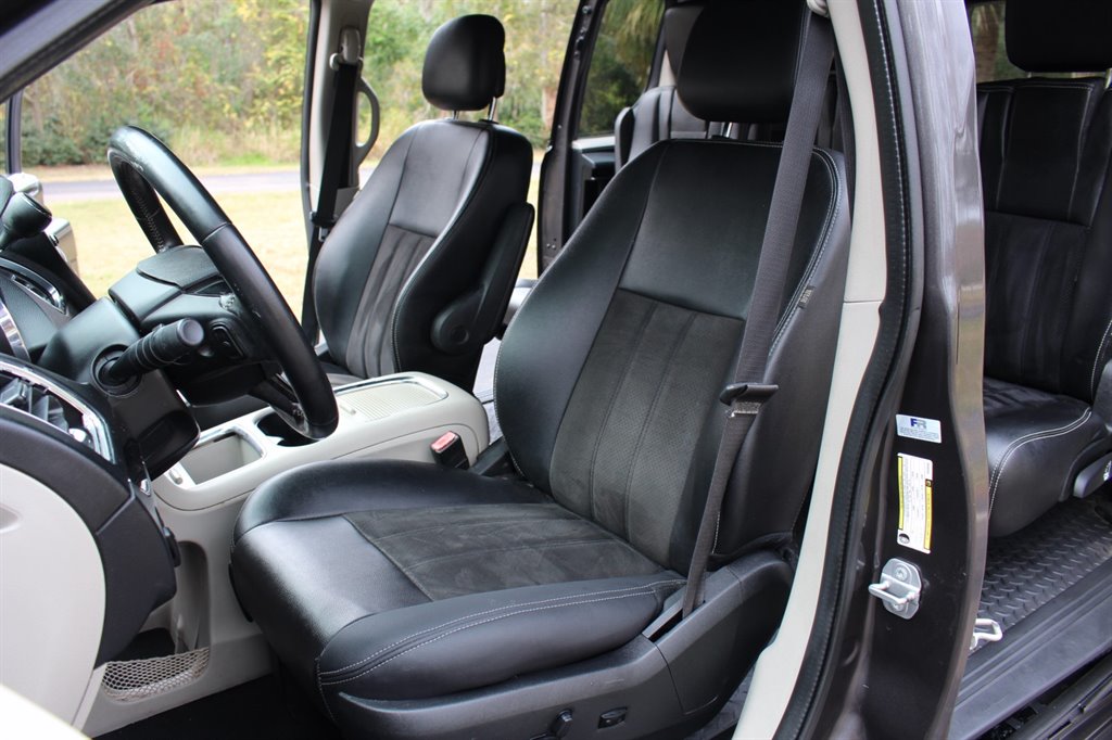 2019 Dodge Grand Caravan - $28,995
