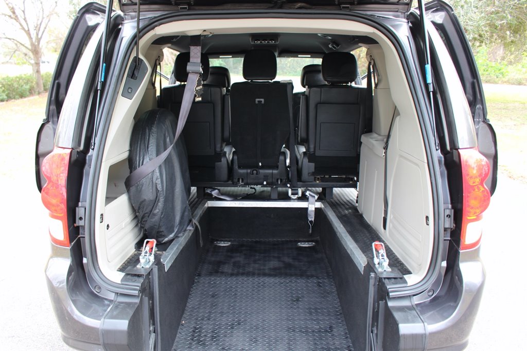 2019 Dodge Grand Caravan - $28,995
