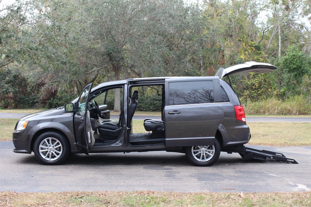 2019 Dodge Grand Caravan - $28,995