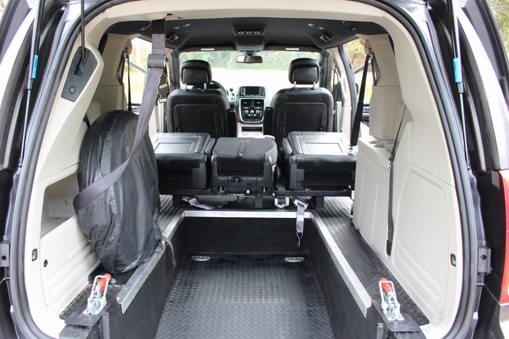 2019 Dodge Grand Caravan - $28,995