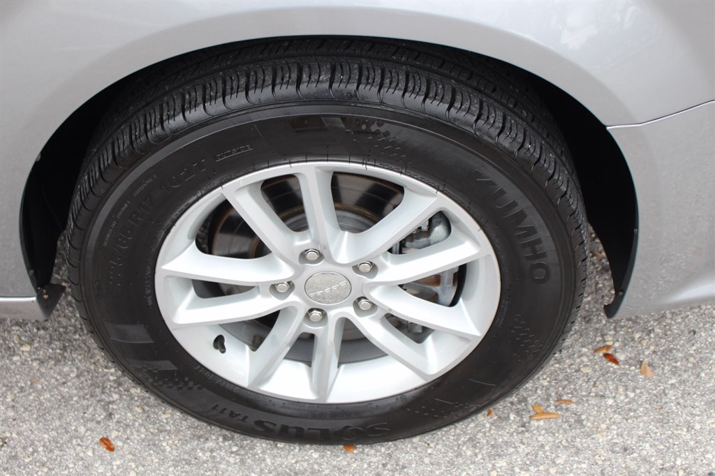 2019 Dodge Grand Caravan - $32,995