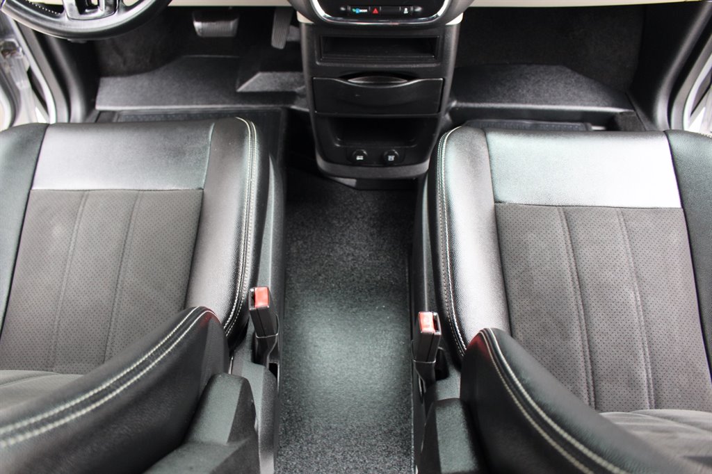 2019 Dodge Grand Caravan - $32,995
