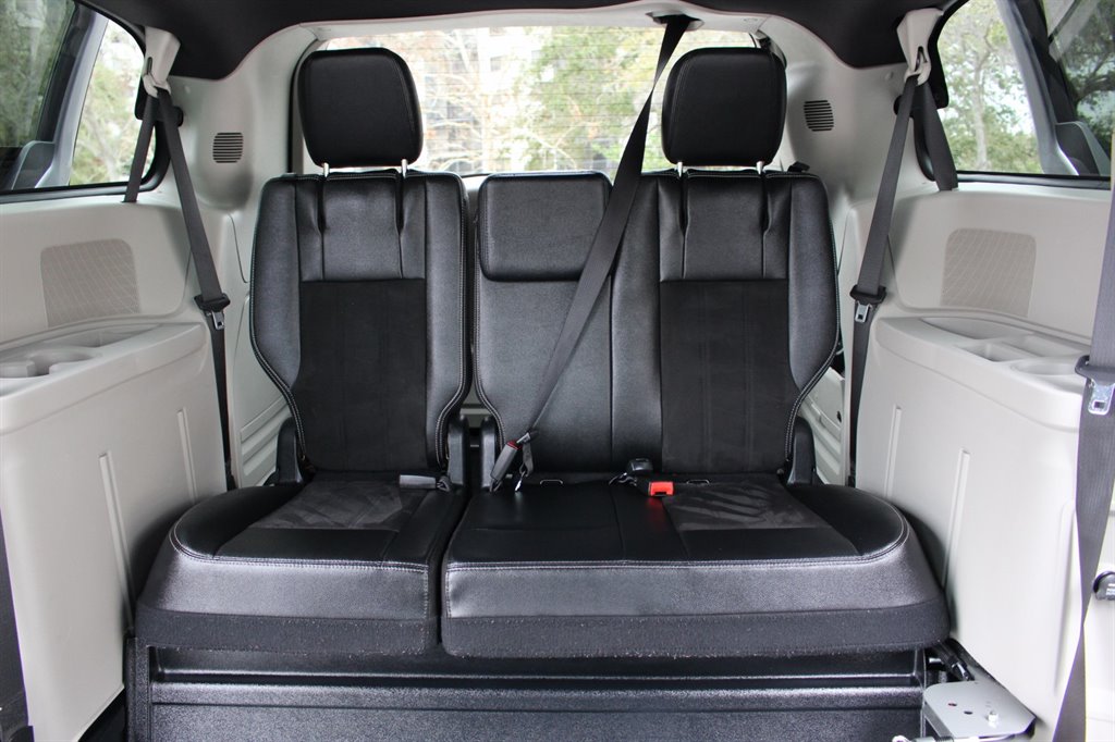2019 Dodge Grand Caravan - $32,995