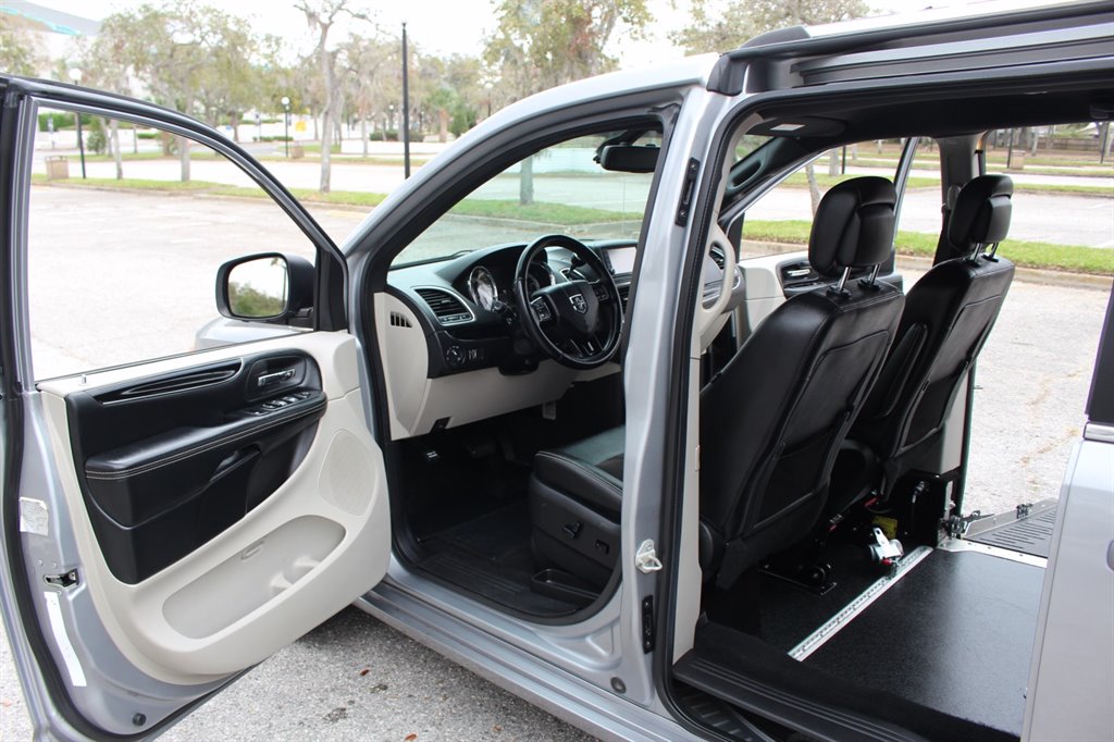 2019 Dodge Grand Caravan - $32,995