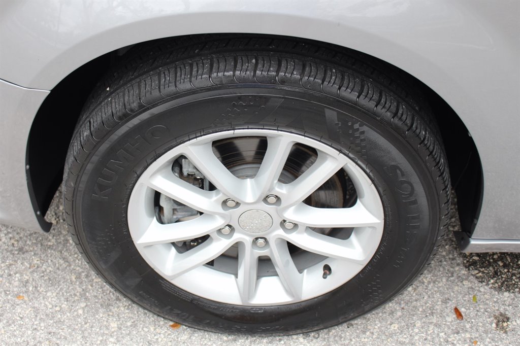 2019 Dodge Grand Caravan - $32,995