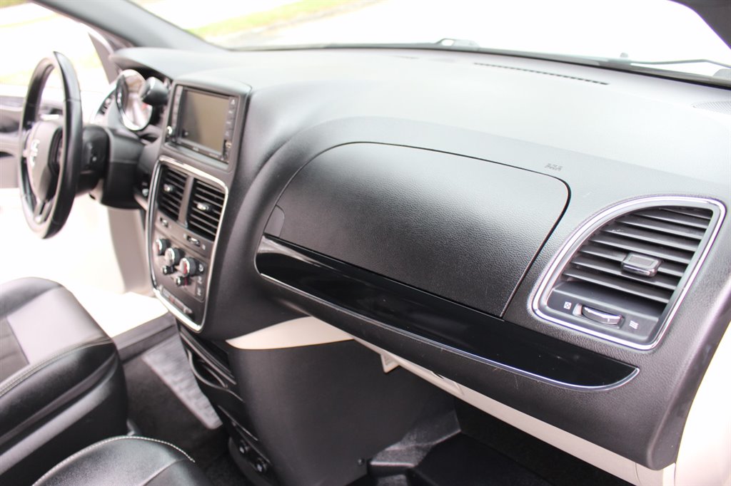 2019 Dodge Grand Caravan - $32,995