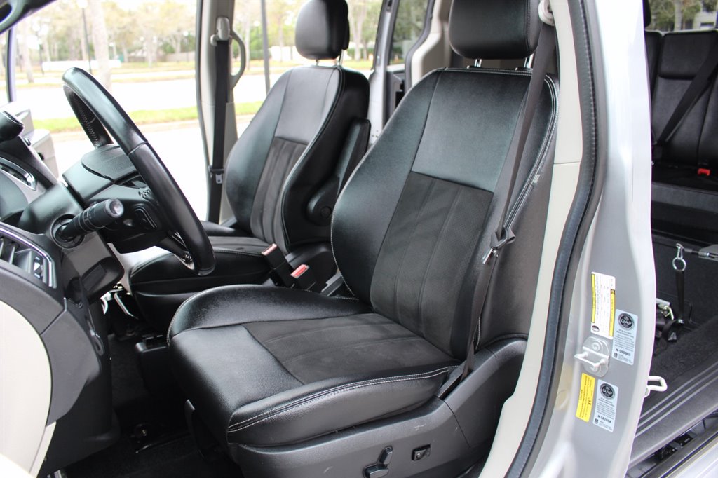 2019 Dodge Grand Caravan - $32,995