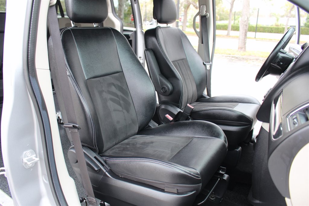 2019 Dodge Grand Caravan - $32,995