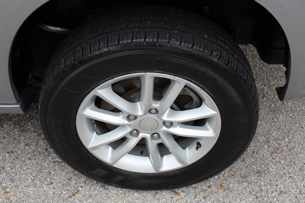 2019 Dodge Grand Caravan - $32,995