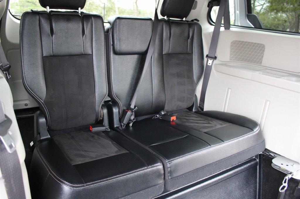 2019 Dodge Grand Caravan - $32,995