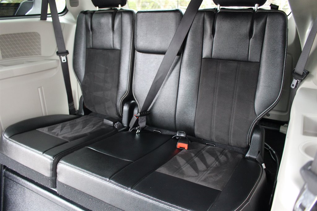 2019 Dodge Grand Caravan - $32,995