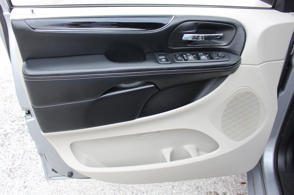 2019 Dodge Grand Caravan - $32,995