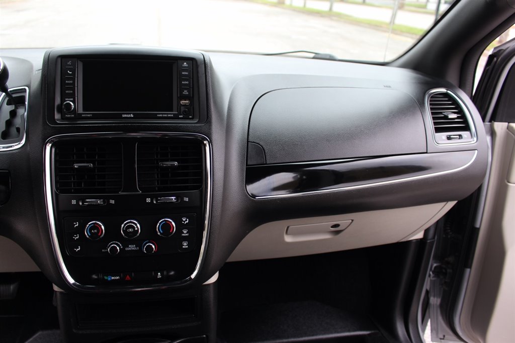 2019 Dodge Grand Caravan - $32,995