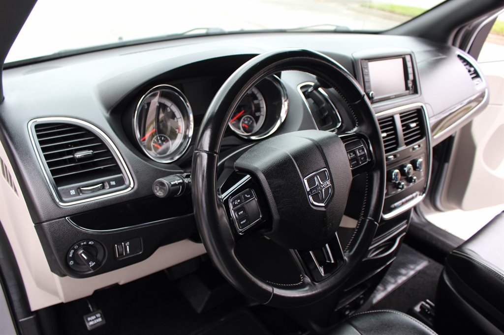 2019 Dodge Grand Caravan - $32,995