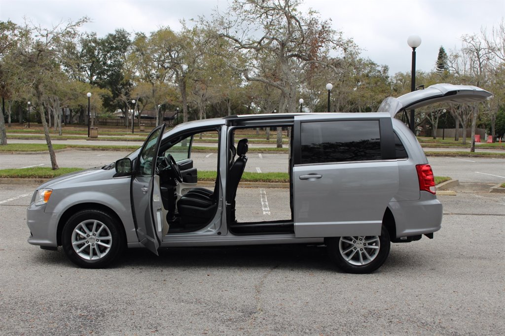 2019 Dodge Grand Caravan - $32,995