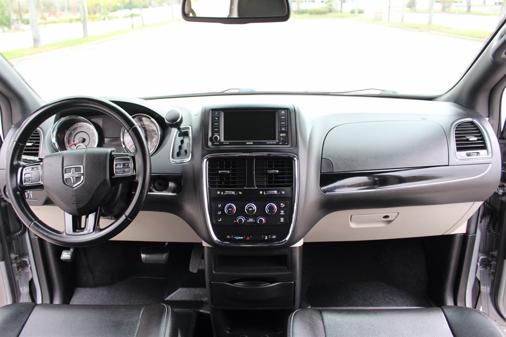 2019 Dodge Grand Caravan - $32,995