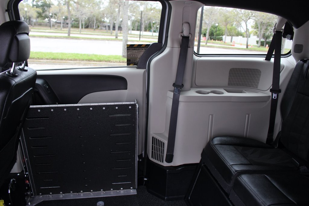 2019 Dodge Grand Caravan - $32,995