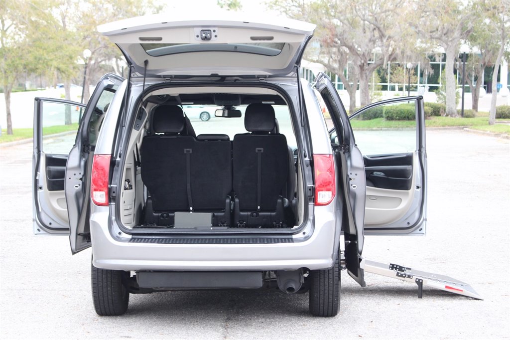 2019 Dodge Grand Caravan - $32,995