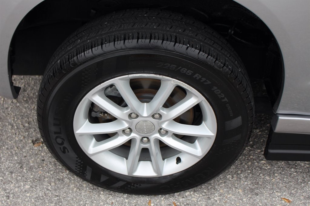 2019 Dodge Grand Caravan - $32,995