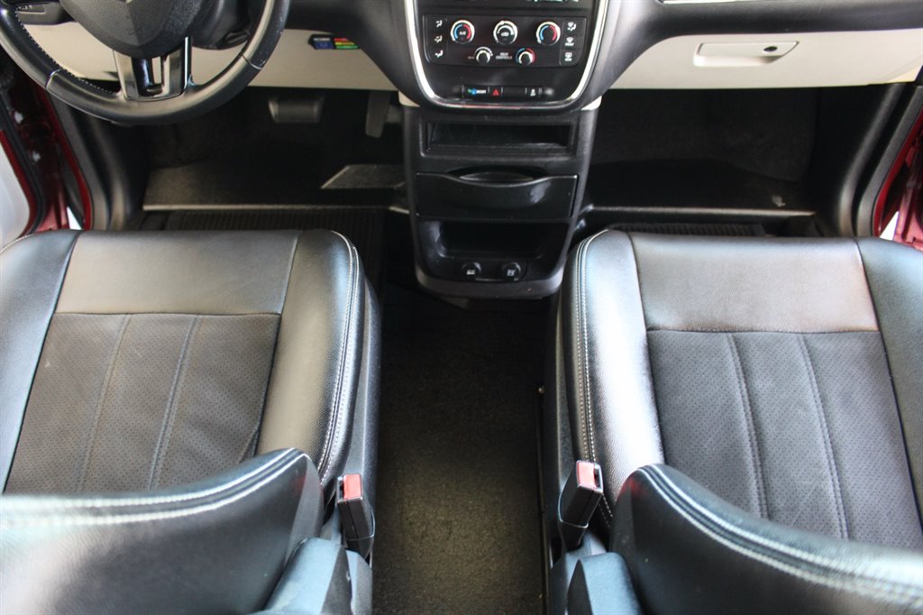 2019 Dodge Grand Caravan - $32,995