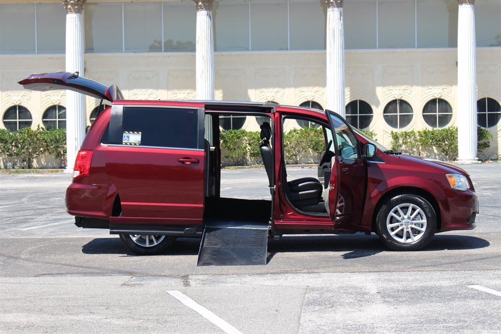 2019 Dodge Grand Caravan - $32,995
